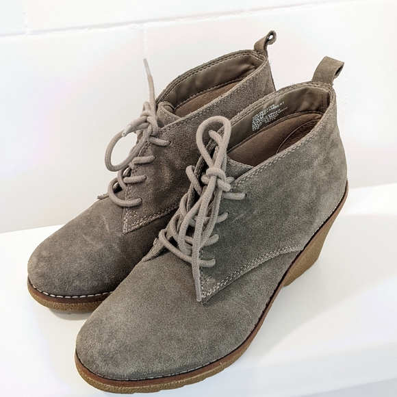 Suede wedges by White mountain - Picture 16 of 16